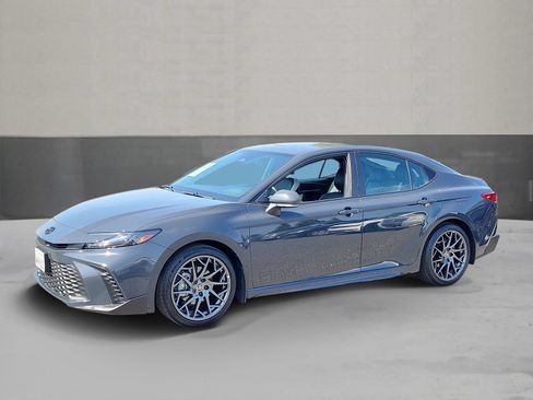 Used 2026 Toyota Camry SE FWD image 1