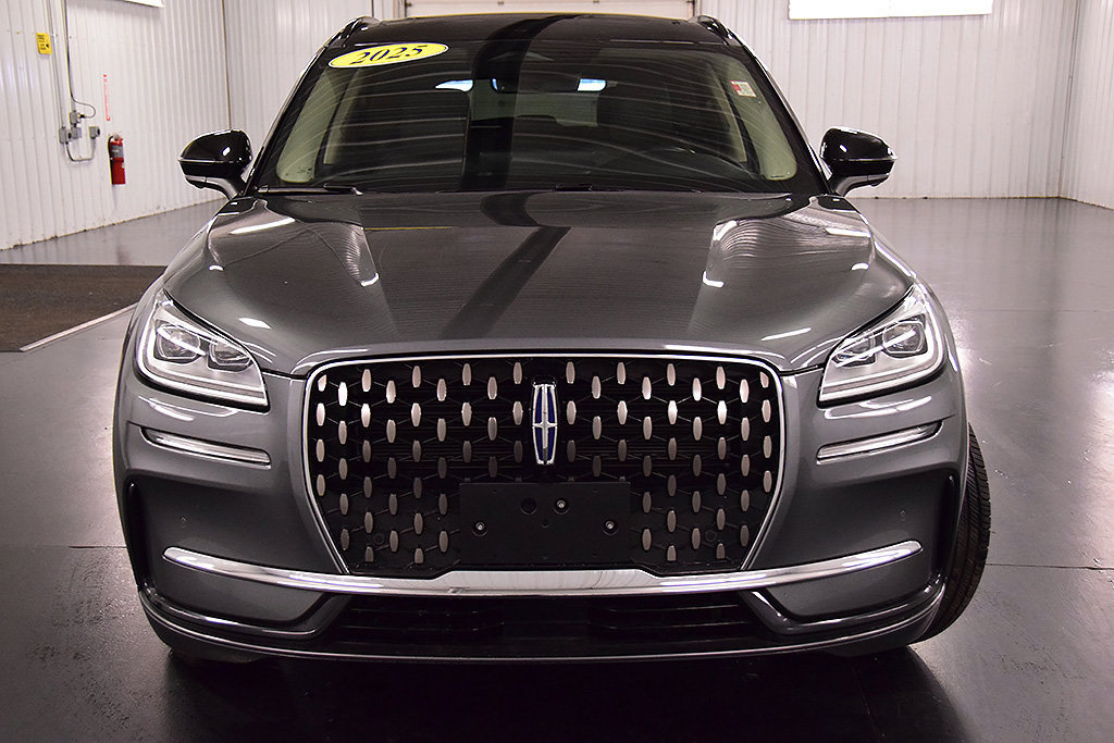 Used 2025 Lincoln Corsair Grand Touring w/ Equipment Group 301A AWD/4WD image 2
