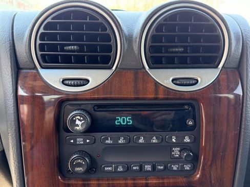 Used 2004 GMC Envoy XL SLT image 16