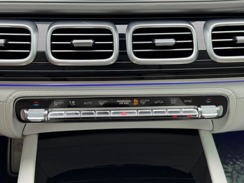 Used 2024 Mercedes-Benz Maybach GLS 600 4MATIC image 36
