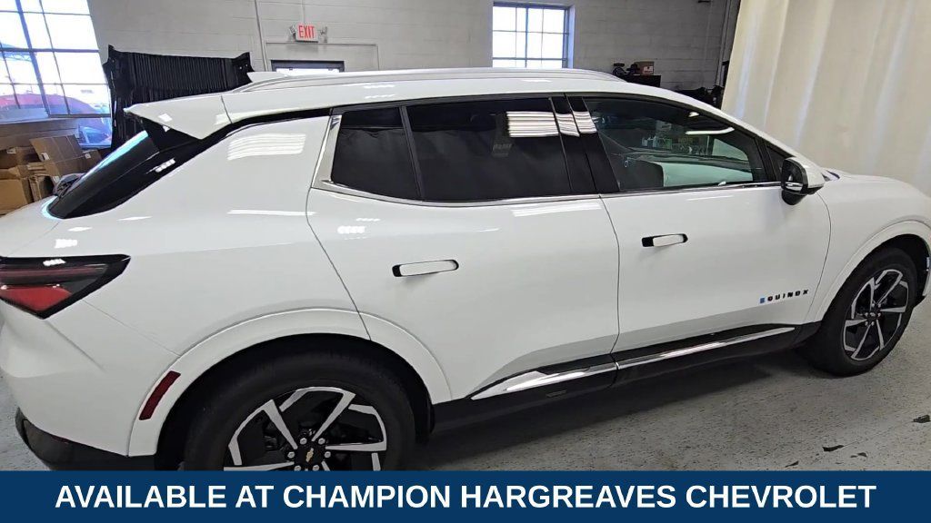 Used 2025 Chevrolet Equinox EV LT w/ Convenience Package AWD/4WD image 11