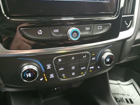 Certified 2021 Chevrolet Traverse LT image 15