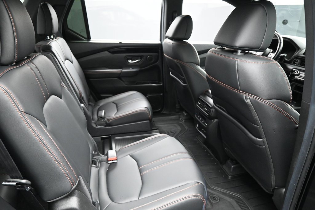 Used 2025 Honda Pilot TrailSport image 30