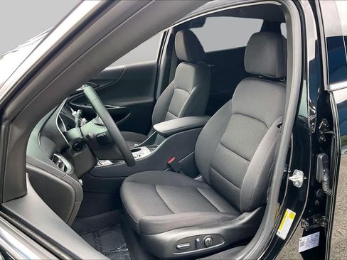 Used 2025 Chevrolet Malibu RS FWD image 9