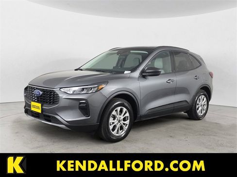 Used 2025 Ford Escape Active w/ Cold Weather Package image 1