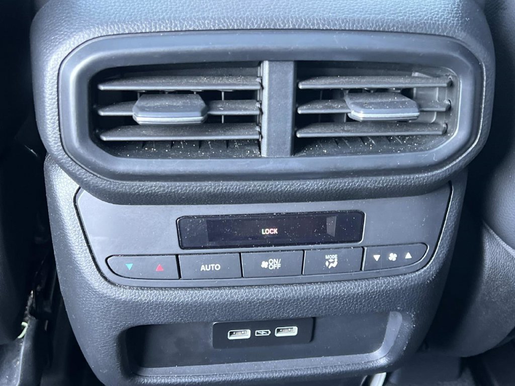 Used 2023 Honda Pilot Touring image 18