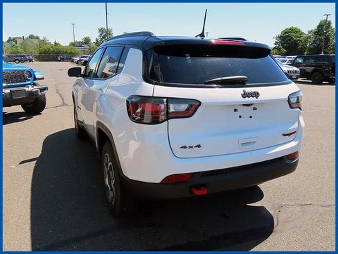 Used 2022 Jeep Compass Trailhawk w/ Trailhawk Elite Group AWD/4WD image 5