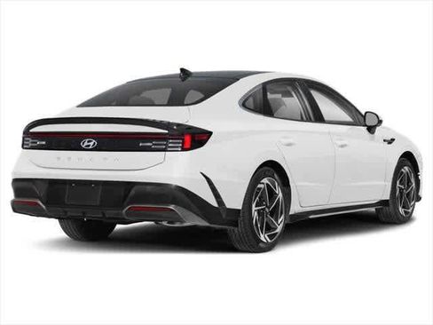 Used 2024 Hyundai Sonata SEL FWD image 2