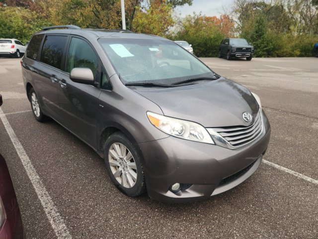 Used 2017 Toyota Sienna XLE AWD/4WD image 1
