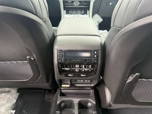 New 2026 Jeep Grand Cherokee L Limited w/ Limited Altitude Package AWD/4WD image 26