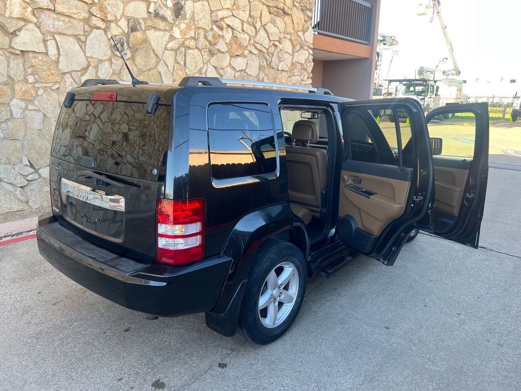 Used 2011 Jeep Liberty Limited w/ Exterior Appearance Group RWD image 10