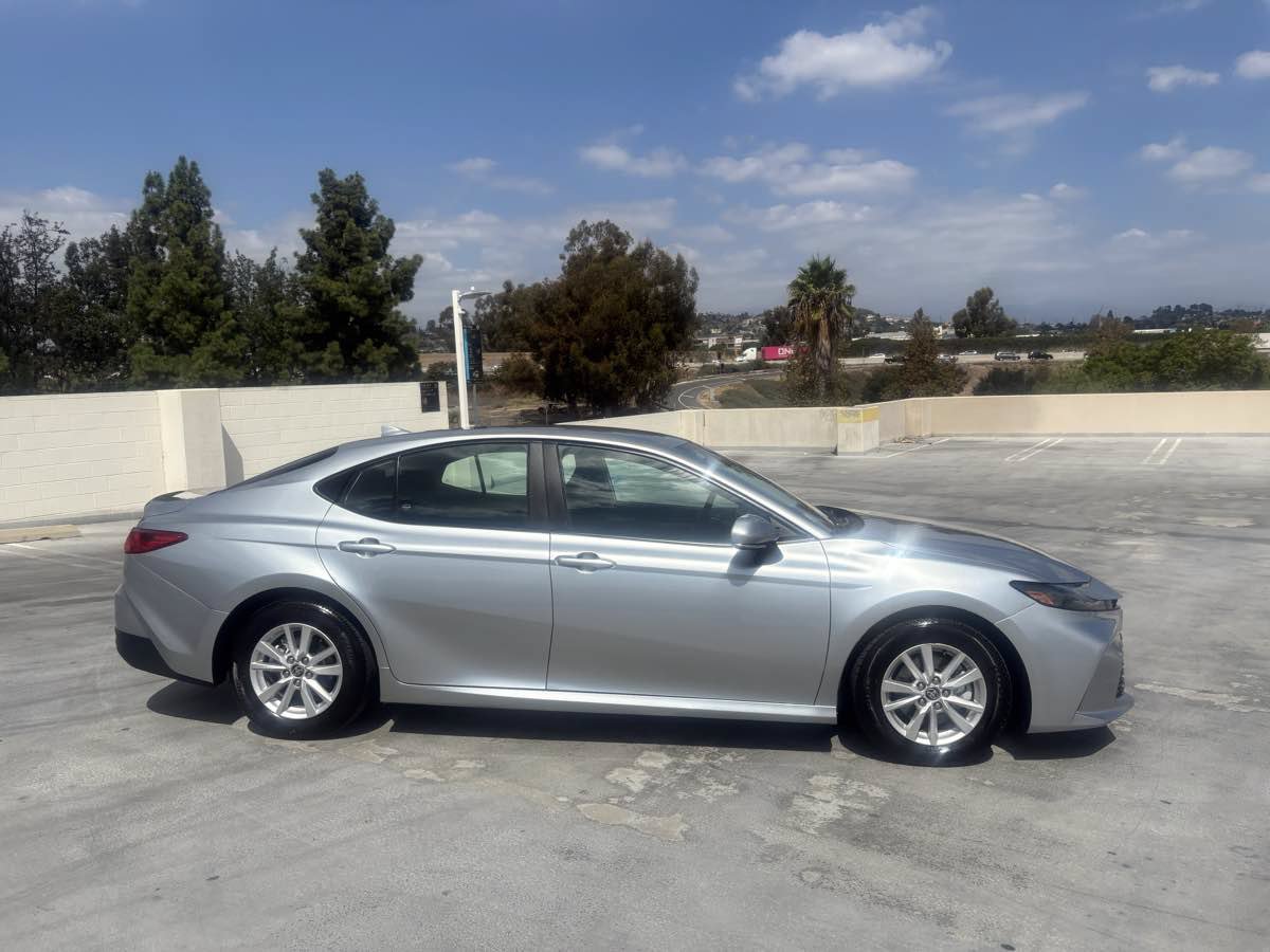 Used 2025 Toyota Camry LE FWD image 31