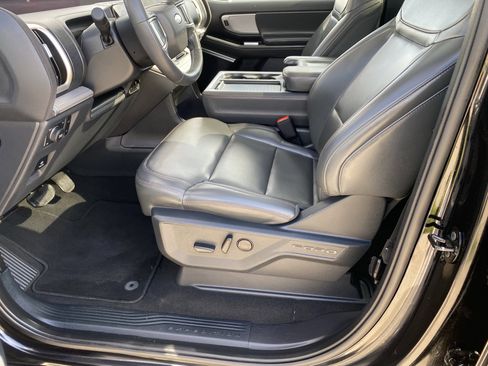 Used 2025 Ford Expedition Active AWD/4WD image 16