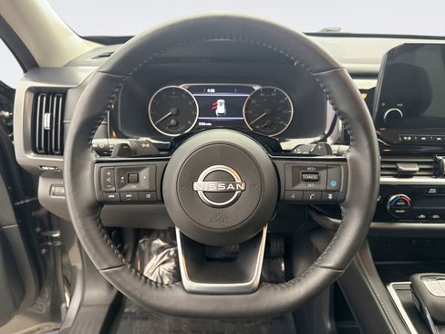 Used 2025 Nissan Pathfinder SL image 12