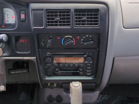 Used 2002 Toyota Tacoma PreRunner RWD image 17