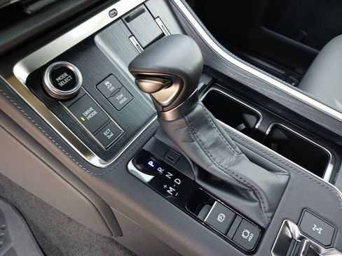 Used 2025 Lexus GX 550 w/ Accessory Package (2T) AWD/4WD image 36