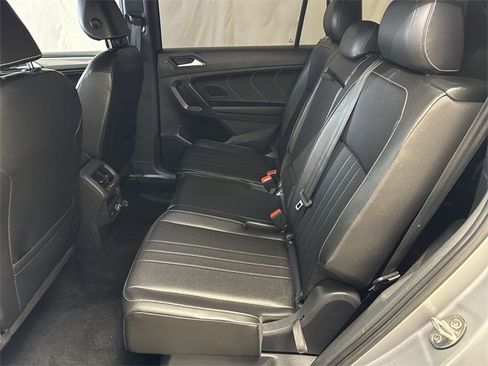 Used 2022 Volkswagen Tiguan SE R-Line image 12