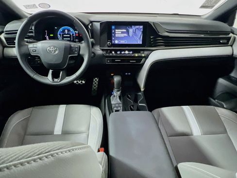 Used 2025 Toyota Camry SE w/ Convenience Package FWD image 29