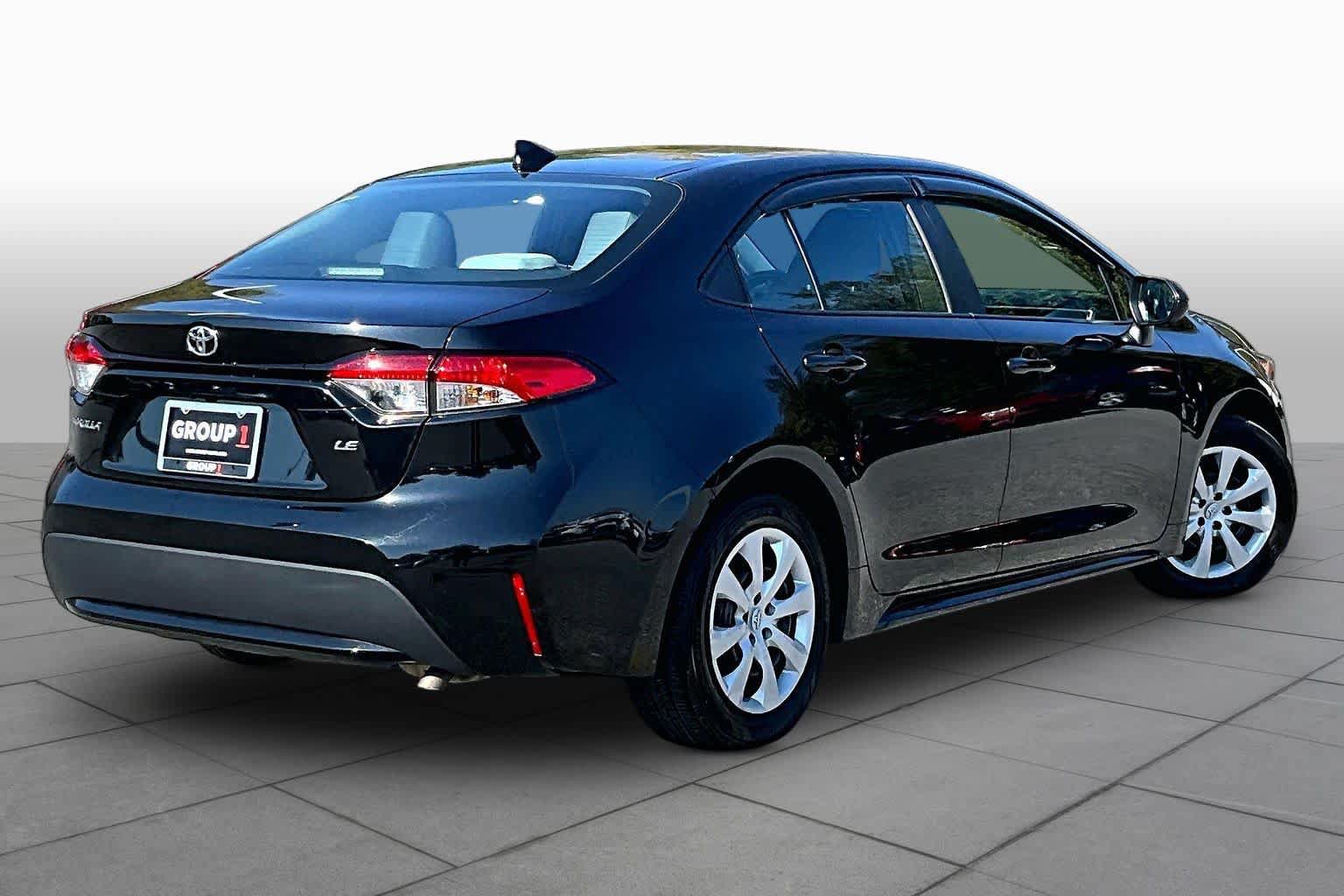 Used 2022 Toyota Corolla LE w/ Carpet Mat Package (TMS) FWD image 13