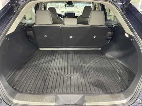 Used 2022 Toyota Venza XLE image 15