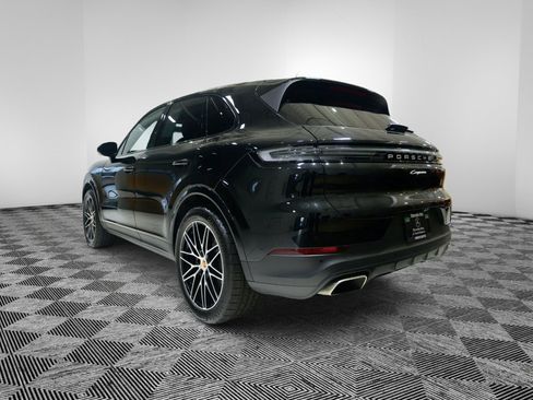 Used 2025 Porsche Cayenne image 3