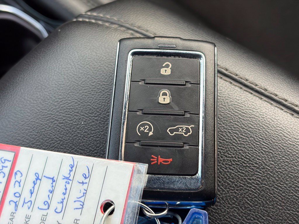 Used 2023 Jeep Grand Cherokee L Laredo AWD/4WD image 43