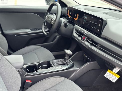 New 2025 Kia K4 LXS image 10