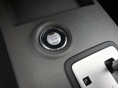 Used 2020 Nissan Frontier SV w/ Midnight Edition Floor Mats image 18