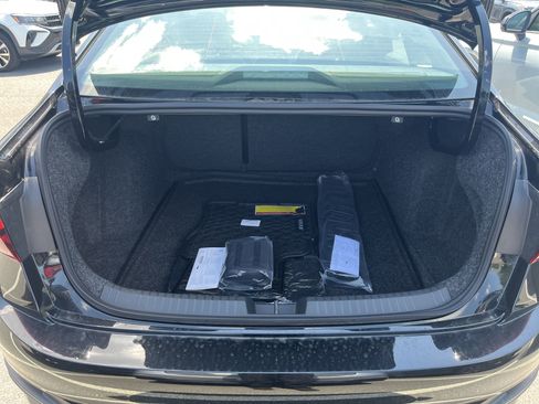 New 2025 Volkswagen Jetta SE image 4