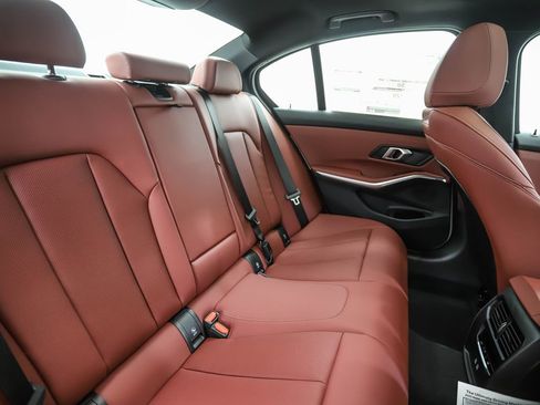 Used 2025 BMW 330i xDrive Sedan w/ Premium Package image 28