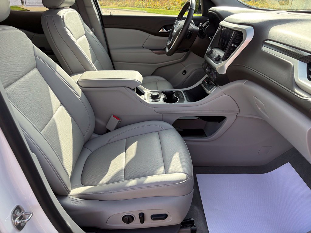 Used 2023 GMC Acadia SLT w/ Preferred Package AWD/4WD image 33