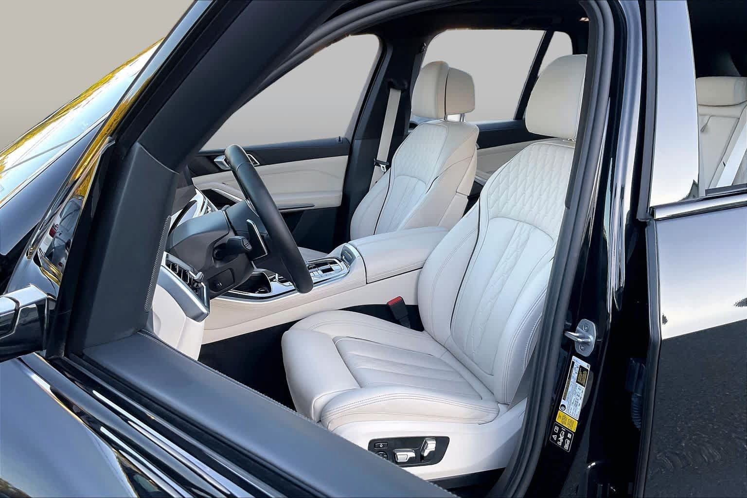 Used 2024 BMW X5 xDrive40i w/ M Sport Package AWD/4WD image 7