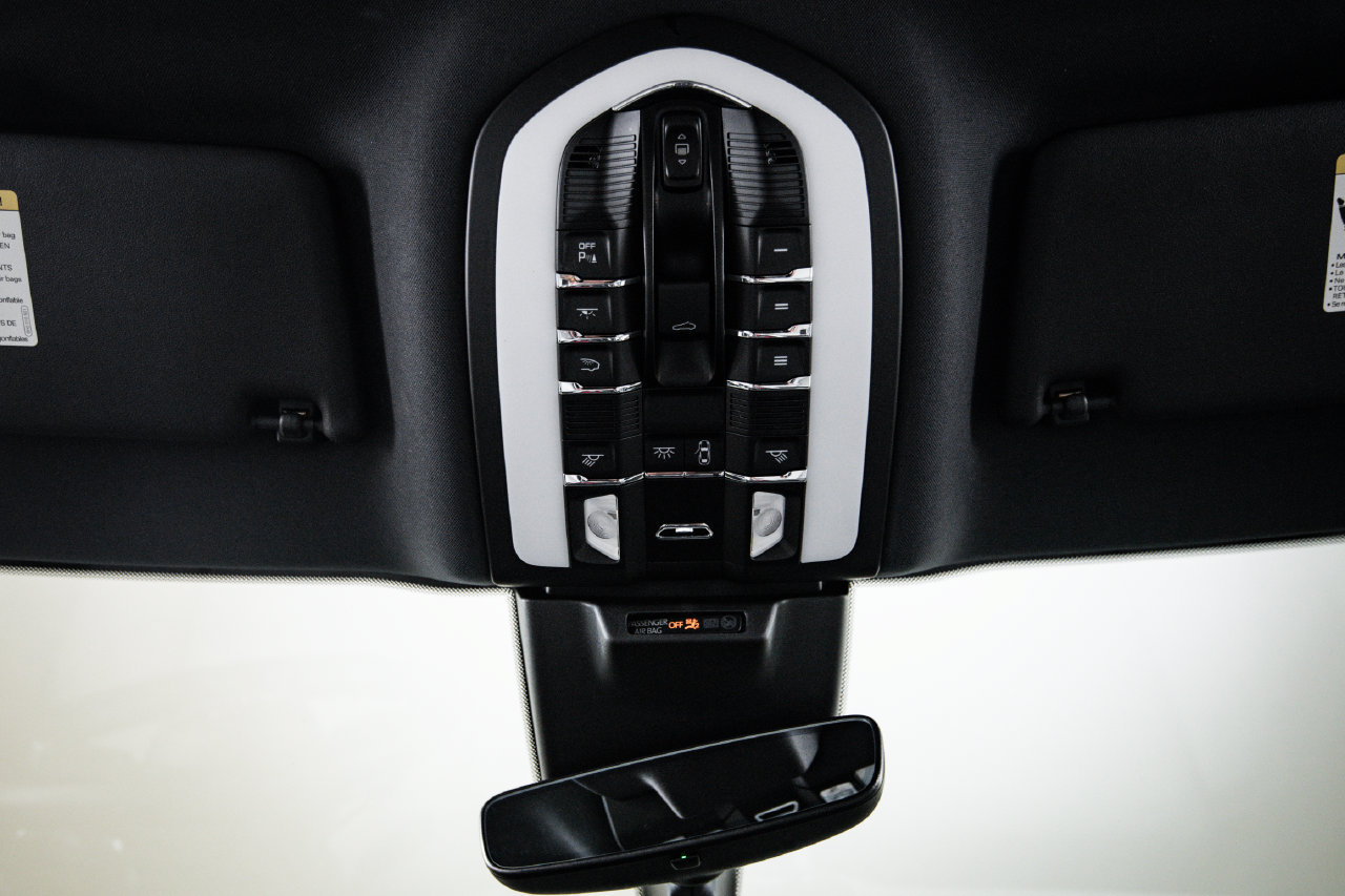 Certified 2023 Porsche Macan AWD/4WD image 20