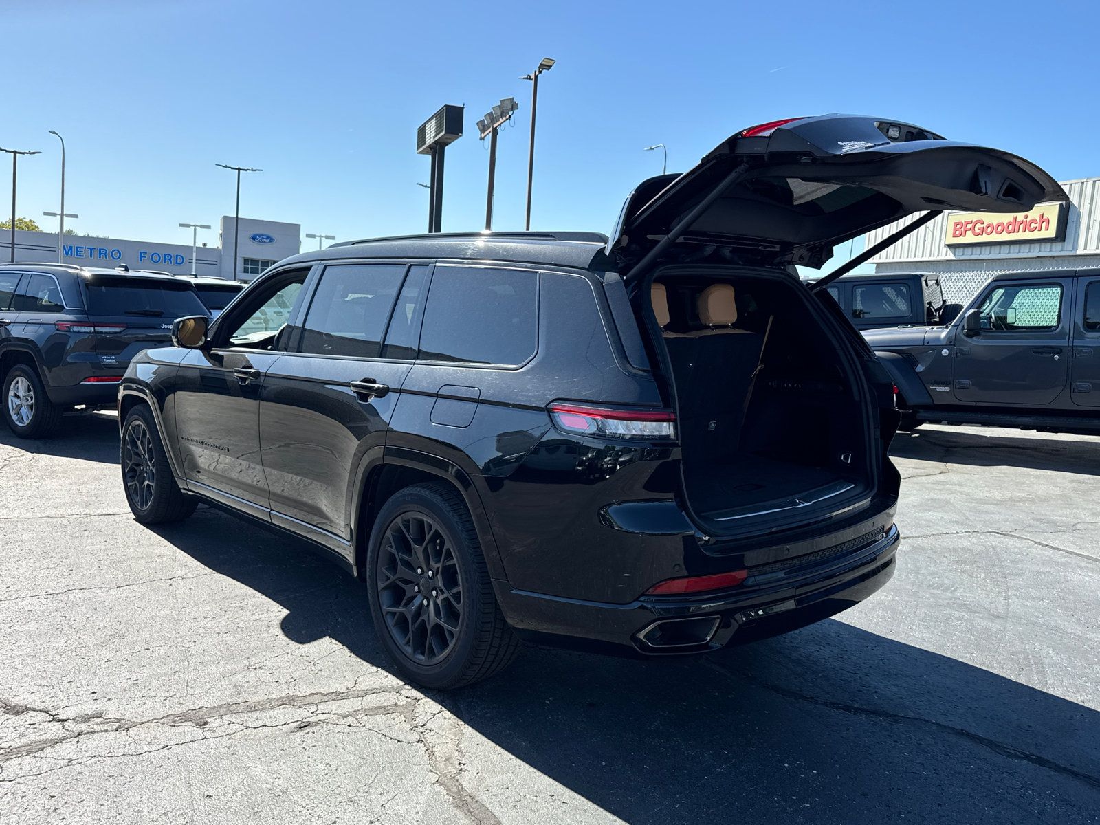 Used 2024 Jeep Grand Cherokee L Summit AWD/4WD image 19