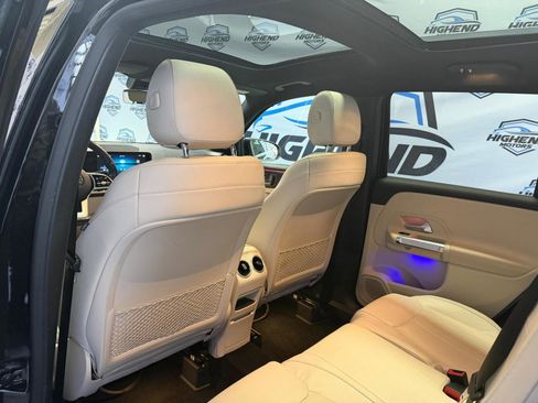 Used 2021 Mercedes-Benz GLB 250 4MATIC w/ Premium Package image 19