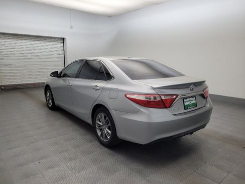 Used 2017 Toyota Camry SE image 5