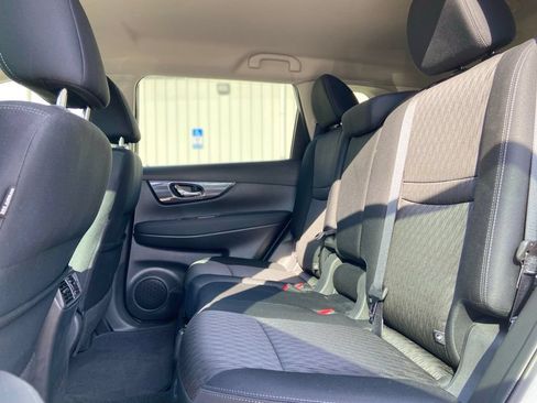Used 2019 Nissan Rogue SV FWD image 21