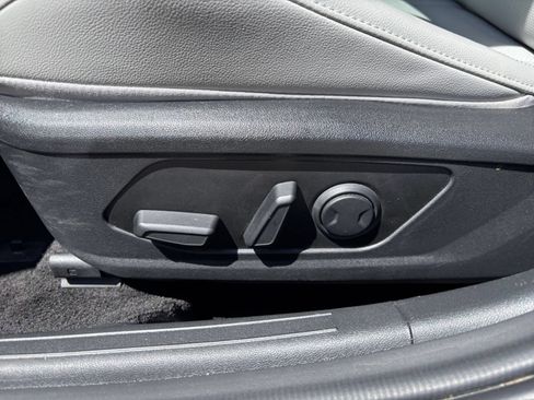 Used 2025 Hyundai Elantra Limited FWD image 23