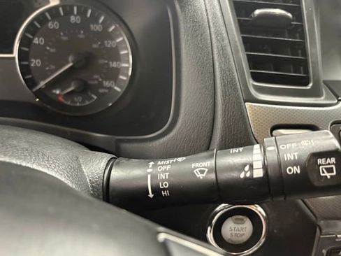 Used 2020 Nissan Pathfinder SL FWD image 24