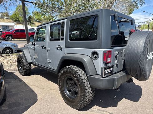 Used 2017 Jeep Wrangler Unlimited Rubicon w/ Connectivity Group AWD/4WD image 16