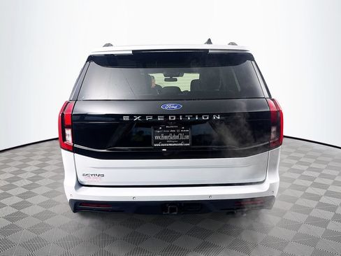 Used 2025 Ford Expedition Active RWD image 6