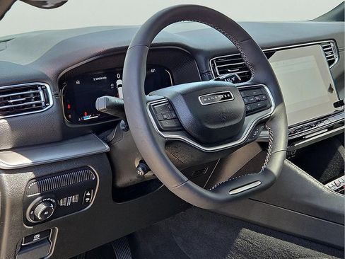 Used 2024 Jeep Wagoneer L Series II image 15