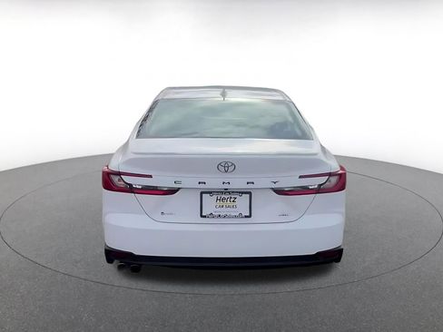 Used 2025 Toyota Camry SE image 12