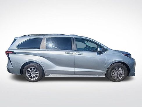 Used 2022 Toyota Sienna LE AWD/4WD image 8