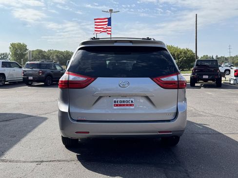 Used 2017 Toyota Sienna LE FWD image 6
