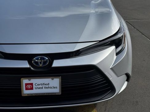 Used 2025 Toyota Corolla LE FWD image 4