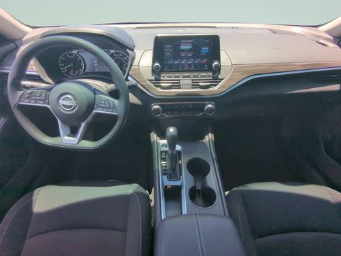 Used 2025 Nissan Altima 2.5 SV FWD image 12