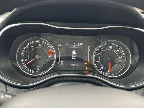 Used 2019 Jeep Cherokee Latitude w/ Cold Weather Group AWD/4WD image 20