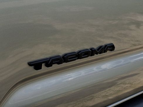 Used 2020 Toyota Tacoma TRD Off-Road AWD/4WD image 4