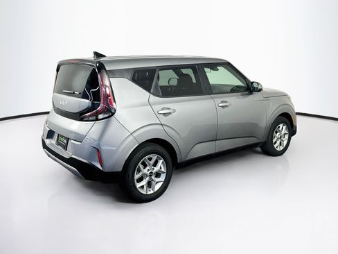 Used 2025 Kia Soul LX w/ LX Technology Package FWD image 9